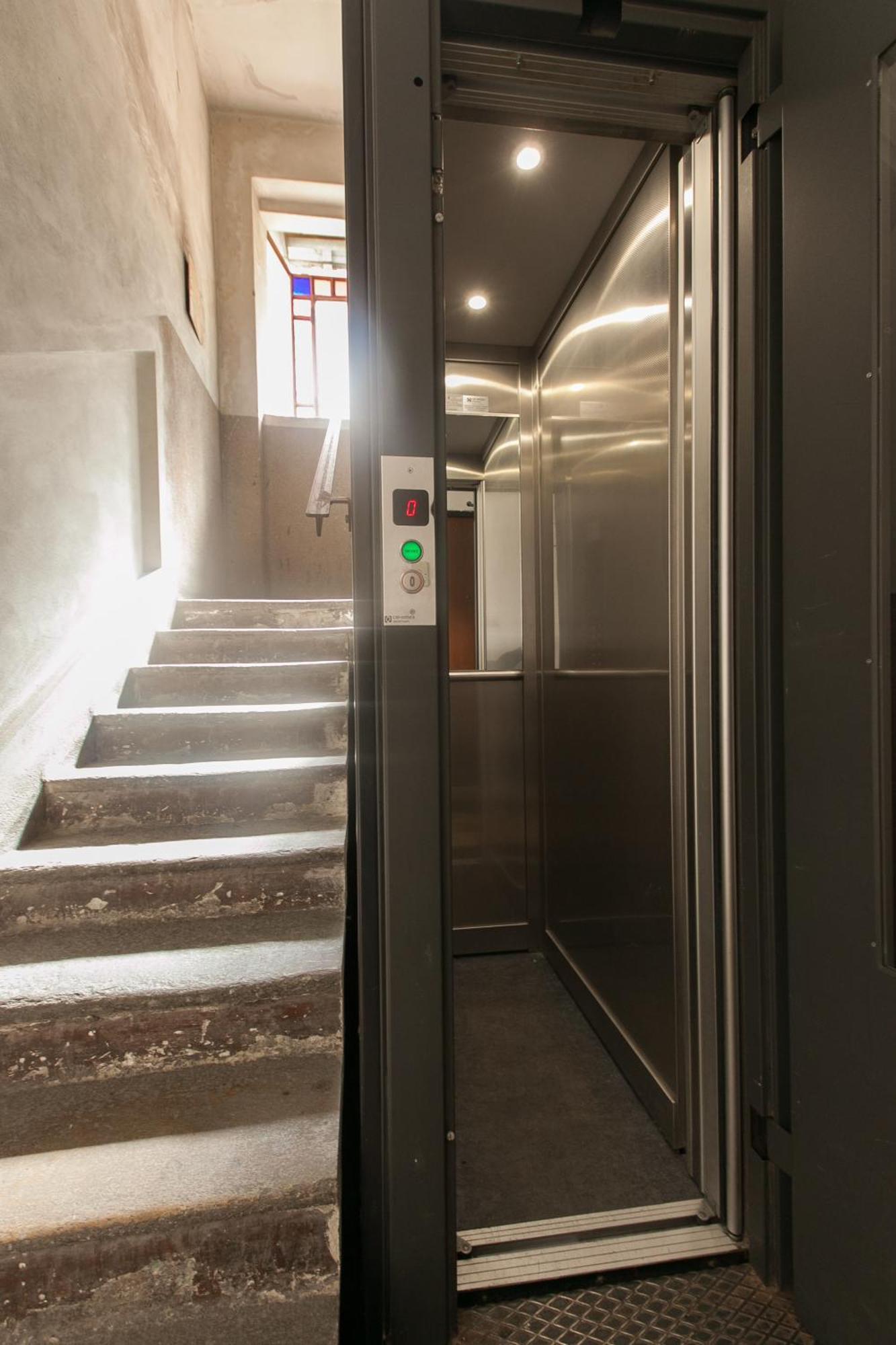 Amazing And New Penthouse In City Center Milan Exterior photo